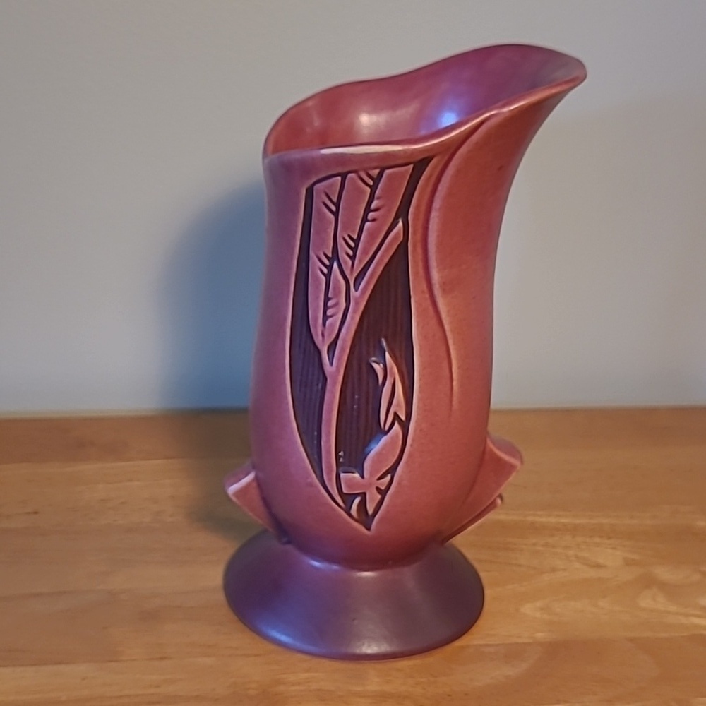 ROSEVILLE POTTERY USA Vintage Silhouette Cranberry Red Vase 782-7"